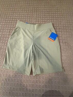 Columbia Women's Light Olive Stretch Bermuda Shorts